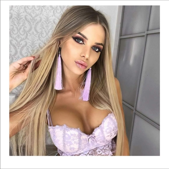 🆕️ Blonde Heat Resistant Middle Parting Wig  - Picture 3 of 7